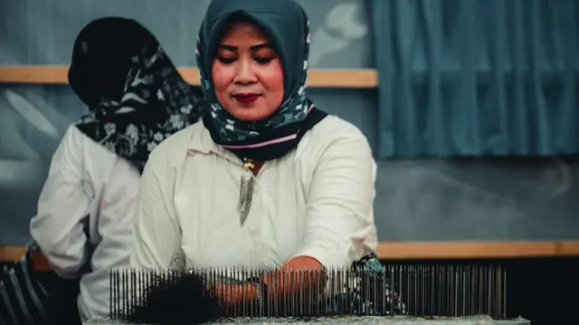 Pabrik rambut palsu atau wig di Purbalingga. (Foto: Liputan6.com/Kominfo PBG)