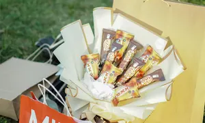 Ide Jualan Snack Bouquet Valentine's Day Modal Rp10 Ribuan (Photo by Yudha Cuglad from Pexels)