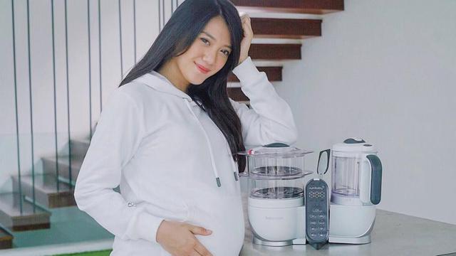 FOTO: Intip Gaya Hamil Anissa Aziza Jelang Melahirkan