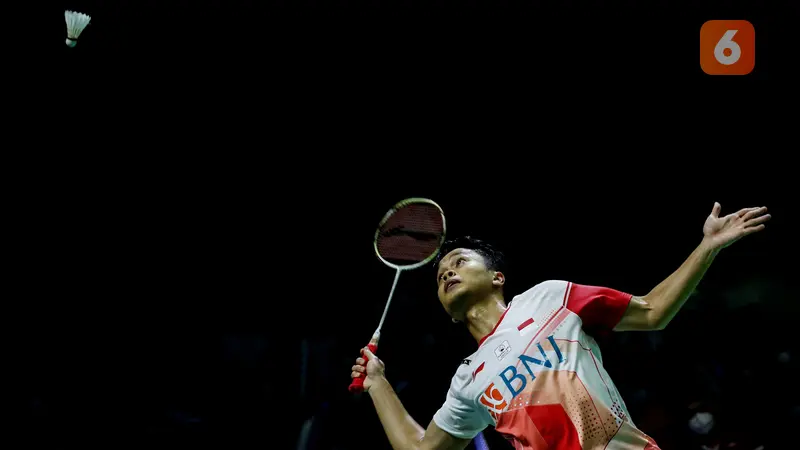 Foto: Melihat Jatuh Bangun Perjuangan Anthony Ginting Saat Ditaklukkan Viktor Axelsen di Perempat Final Indonesia Open 2022