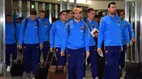Para pemain Barcelona tiba di Bandara Narita, Jepang, Senin (14/12/2015), untuk mengikuti ajang Piala Dunia Antarklub 2015. (AFP/Yoshikazu Tsuno)
