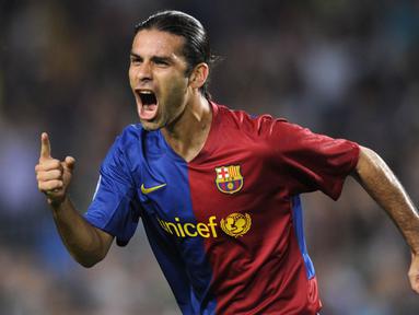 Bek Barcelona, Rafael Marquez, merayakan gol yang dicetaknya ke gawang Sporting Lisbon, pada Liga Champions di Camp Nou, Selasa (16/9/2008). Eks bintang Barcelona ini mendapat sanksi dari Departemen Keuangan AS karena kasus narkoba. (AFP/Lluis Gene)