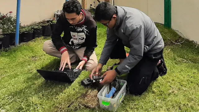 Stasiun cuaca Dieng yang masih berupa prototype juga tak kalah canggih. Dengan piranti ini, pelancong, peneliti, atau pehobi fotografi bisa membaca cuaca terkini di Dieng. (Foto: Liputan6.com/Istimewa)