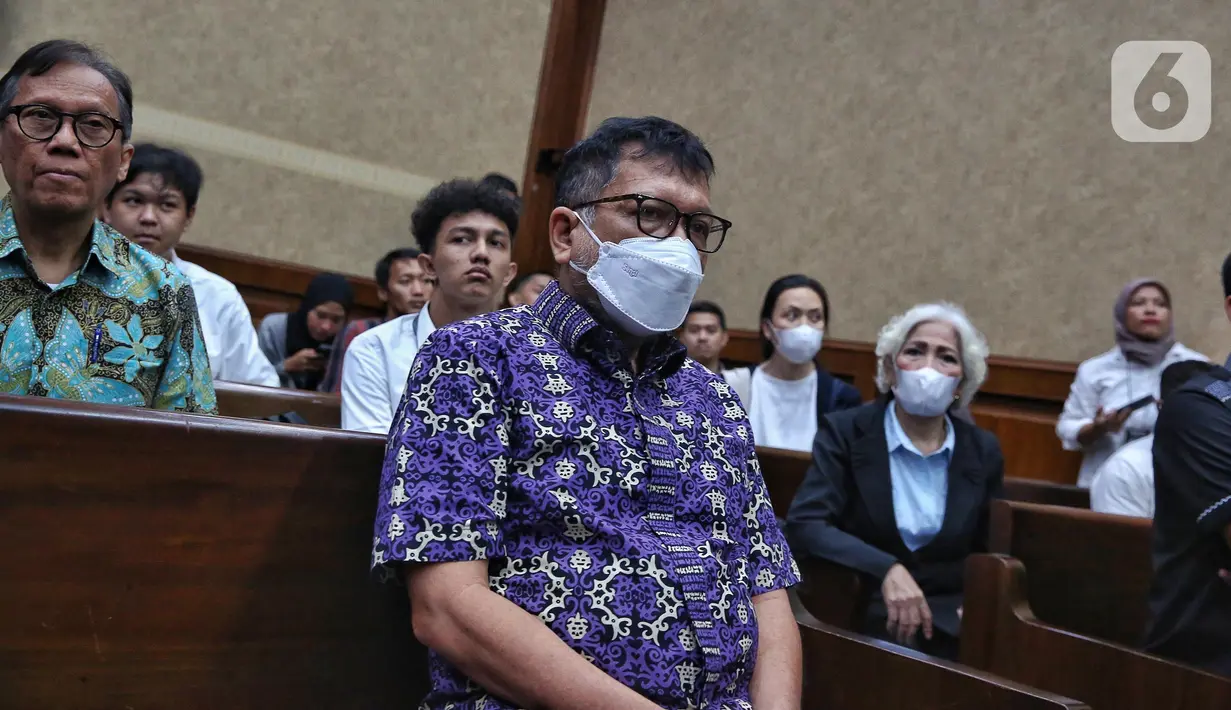Mantan pejabat Mahkamah Agung (MA) Zarof Ricar menjalani sidang perdana dalam kasus suap hakim pembebas Gregorius Ronald Tannur. (Liputan6.com/Angga Yuniar)