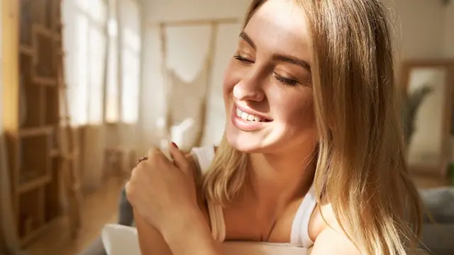 Memberi Perlindungan Bagi Kulit dari Bahaya Sengatan Matahari