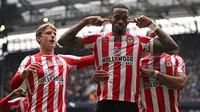 Selain Brighton and Hove Albion, Brentford menjadi klub Liga Inggris yang menjadi langganan untuk membuat kejutan dengan menaklukkan beberapa klub Big Six di Liga Inggris. Sejak promosi ke Premier League pada awal musim 2021/2022 hingga awal musim 2022/2023, Ivan Toney dkk tercatat sukses mempermalukan 4 klub Big Six di Liga Inggris. Mau tahu klub mana saja? Yuk disimak uraiannya berikut ini. (AFP/Oli Scarff)