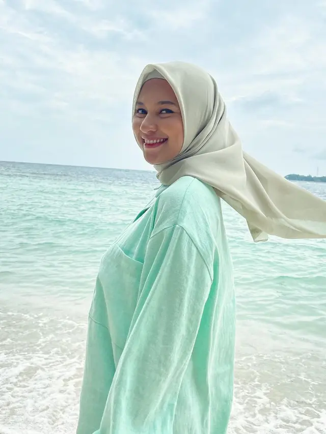 7 Gaya Hijab Simpel Indah Permatasari Ini Bisa Jadi Inspirasi