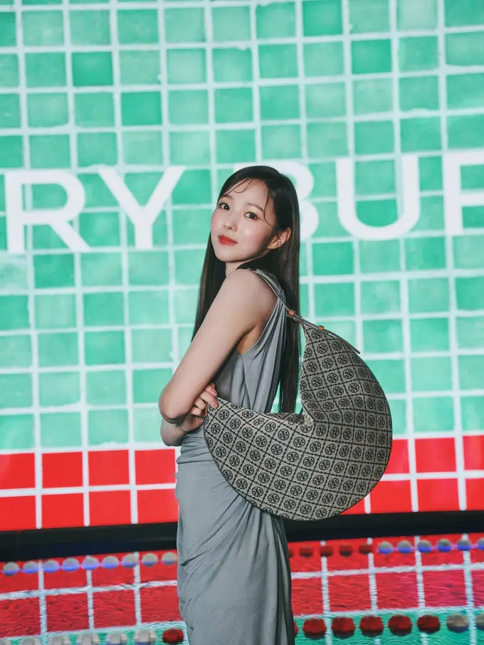 Gaya Elegan Chae Soo-bin di Acara Pembukaan Tory Burch Taipei, Jinjing Tas Seharga Rp12,9 Juta