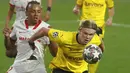 Erling Haaland. Striker Borussia Dortmund asal Norwegia berusia 20 tahun ini menjadi pencetak gol terbanyak Liga Champions musim ini dengan mencetak 10 gol dari 8 laga. Langkah Borussia Dortmund terhenti di babak perempatfinal usai kalah dari Manchester City. (AP/Angel Fernandez)