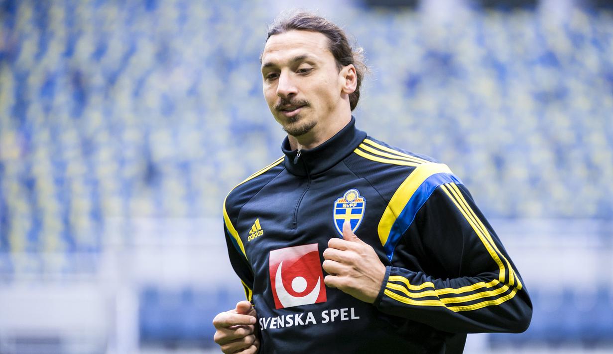Zlatan Ibrahimovic, Pemegang sabuk hitam taekwondo ini selain mempunyai prestasi membanggakan di dunia sepakbola, ia memiliki perjalanan karir yang buruk bila soal terlibat perkelahian saat berkaos AC Milan dan Timnas Swedia. (REUTERS/Pontus Lundahl)