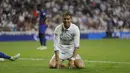 Ekspresi Cristiano Ronaldo saat timnya kalah dari Barcelona pada duel El Clasico di Santiago Bernabeu stadium, Madrid, Spanyol, Minggu, (23/4/2017). Barcelona menang 3-2. (AP/Francisco Seco)