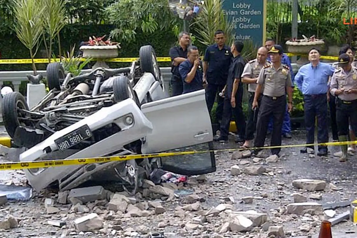 mobil-jatuh-140120d.jpg