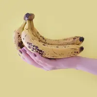 ilustrasi buah pisang/Photo by Elena Koycheva on Unsplash
