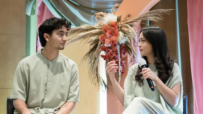 Gaya Kompak Berbusana Sage Bryan Domani & Megan Domani Saat Buka Puasa di Acara Brand Kecantikan