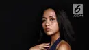 Runner Up Miss Earth Indonesia 2018 Aluna Rifani saat pemotretan di kantor KLY, Jakarta, Jumat (23/11). Aluna mempersiapkan dirinya dengan menurunkan berat badan, belajar mengatur jadwal, public speech dan enjoy the moment. (Liputan6.com/Herman Zakharia)