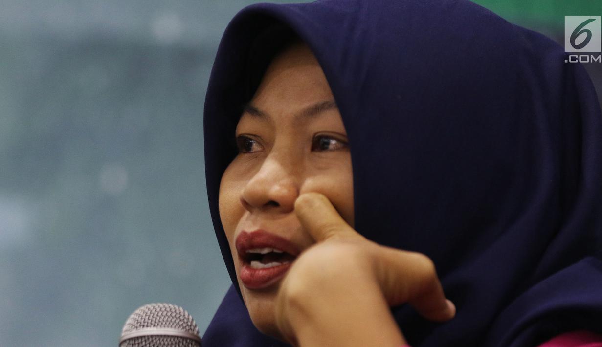 FOTO: Tangis Baiq Nuril Saat Cerita Kasusnya di Depan Anggota Dewan ...