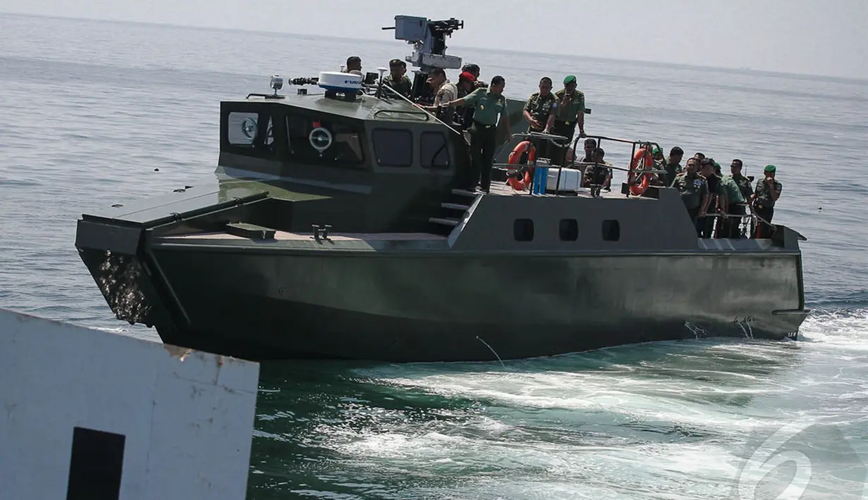  KCK memiliki kecepatan hingga 35 knot, dengan daya angkut penumpang hingga 31 orang dan 3 orang ABK. Untuk persenjataannya, KCK dilengkapi dengan sistem senjata mesin berat 12,7 mm, Jakarta Utara, Selasa (29/4/2014) (Liputan6.com/Faizal Fanani).