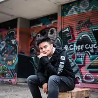 Sejak kecil, Umay Shahab sudah suskes berkarier di dunia tarik suara dan dunia akting. Cowok berwajah imut ini kelhiran 16 Februari 2001. (Foto: instagram.com/umayshahab)