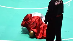 Pesilat Indonesia Hanifan Yundani Kusumah melakukan selebrasi kemenangan saat final pertandingan pencak silat Asian Games 2018 di Padepokan Pencak Silat Taman Mini Indonesia Indah (TMII), Jakarta, Rabu (29/8). (merdeka.com/Imam Bukhori)