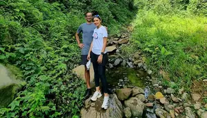 Najwa Shihab bersama sang suami, Ibrahim Sjarief Assegaf tengah berada di kaki gunung Salak. Keduanya tengah melakukan olahraga. (Foto: Instagram/@najwashihab)
