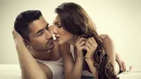 Agar pria lebih tahan lama di ranjang dan tak ejakulasi dini, ada beberapa cara seksi yang bisa dilakukan wanitanya.