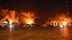 Petugas pemadam kebakaran berjuang melawan kobaran api setelah serangan udara Israel di Pelabuhan Latakia, Suriah, 28 Desember 2021. Serangan udara Israel menghantam Pelabuhan Latakia sekitar pukul 03.21 waktu setempat. (SANA/AFP)