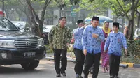 Plt Gubernur DKI Jakarta Basuki Tjahaja Purnama  atau Ahok tiba di lokasi upacara, Jakarta, Senin (10/11/2014). (Liputan6.com/Herman Zakharia)