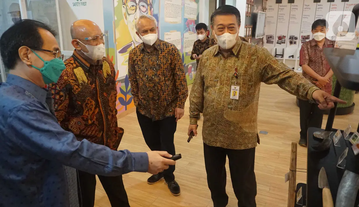 Kerjasama KemenkopUKM dan YDBA yang telah terjalin seperti program pengembangan UMKM Pande Besi dan Bengkel Roda-4 di Banyumas serta pengembangan lokalisasi produk cangkul merah putih di Klaten yang melibatkan UMKM pande besi yang tergabung dalam Kopinkra 18.  (Liputan6.com/HO/YDBA)