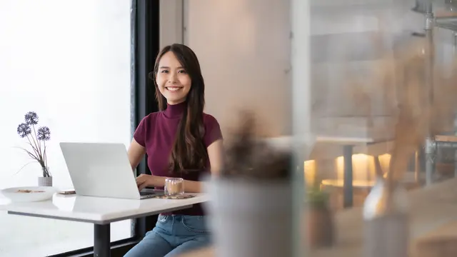 perempuan dan april 8