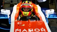 Rio Haryanto telah memulai debutnya di balapan resmi F1 setelah turun dalam latihan bebas F1 GP Australia yang merupakan seri perdana kalender F1 musim 2016 di Sirkuit Albert Park, Australia, Jumat (18/3/2016). (Bola.com/Manor Racing)