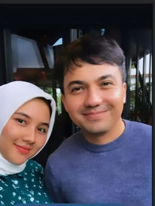 Terpaut Usia 19 Tahun, Ini 5 Potret Kedekatan Sahrul Gunawan dan Kekasih