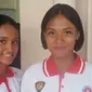 Ferina dan Puput adalah calon Paskibraka 2017 putri yang santai saja selama menjalani proses pemotongan rambut.