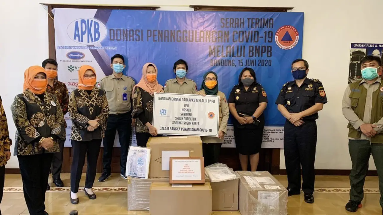 Bea Cukai Bandung Fasilitasi Asosiasi Pengusaha Kawasan Berikat Donasikan Alat Kesehatan