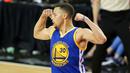Gaya Stephen Curry (30) yang mengepalkan tangan usai mencetak poin saat melawan Portland Trail Blazers pada NBA Playoffs di Moda Center, Rose Quarter, (10/5/2016). (Mandatory Credit: Jaime Valdez-USA TODAY Sports)