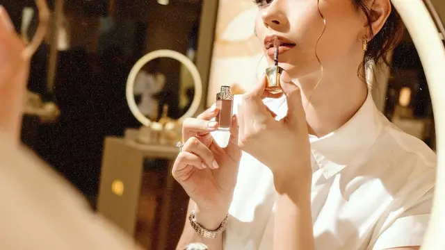 Potret Alyssa Daguise dengan Brand Dior, Aura Cantiknya Makin Tumpah-Tumpah. (instagram/alyssadaguise)