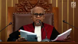 Hakim tunggal Achmad Guntur memimpin jalannya sidang permohonan praperadilan tersangka kepemilikan senjata ilegal Kivlan Zen di PN Jakarta Selatan, Selasa (30/7/2019). Hakim Guntur menyebut penetapan tersangka Kivlan Zen sudah didasari bukti permulaan yang cukup. (Liputan6.com/JohanTallo)