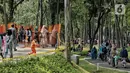 <p>Warga saat berkunjung ke Taman Tebet Eco Park, Tebet, Jakarta Selatan, Kamis (5/5/2022). Setelah resmi dibuka untuk umum usai direvitalisasi, Tebet Eco Park menjadi salah satu alternatif wisata bagi warga Jakarta untuk mengisi waktu libur Idul Fitri 1443 H bersama keluarga. (merdeka.com/Iqbal S. Nugroho)</p>