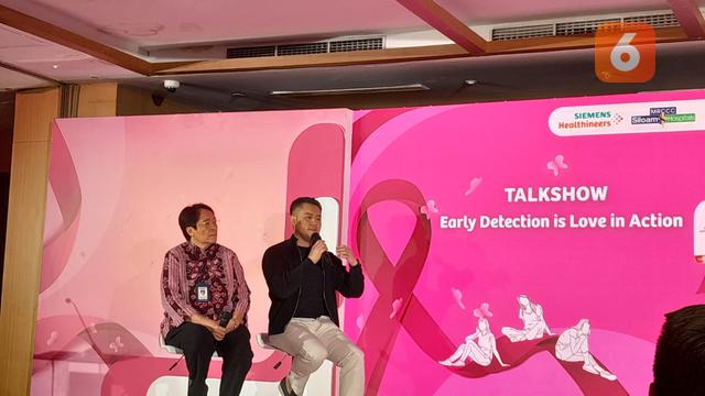 Dokter spesialis penyakit dalam konsultan onkologi Jeffry Beta Tenggara mengingatkan perempuan untuk tidak takut menjalani pengobatan kanker payudara.