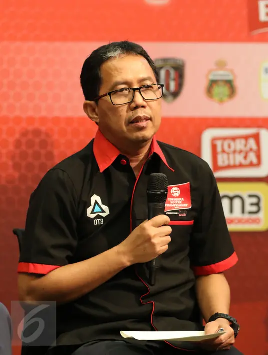 Joko Driyono memberikan keterangan saat press conference Torabika Soccer Championship di Main Hall SCTV, Jakarta, Rabu (21/12). Hasil klasmen akhir memastikan kesebelasan Persipura Jayapura keluar sebagai juara. (Liputan6.com/Gempur M. Surya)