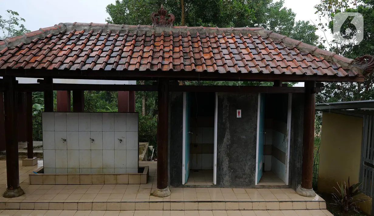 Suasana tempat berwudhu di musala At-Taubah di kampung Landeh, Lebak, Banten, Selasa (27/04/2021). Musala ini didirikan sejak 3 tahun lalu bebarengan dengan di dirikannnya Kampung Mualaf suku Baduy. (Liputan6.com/Herman Zakharia)