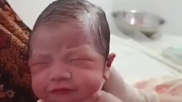 Viral Video Bayi Tampak Berdoa Usai Dilahirkan, Bikin Kagum