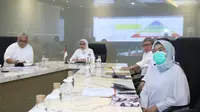 Menteri Ketenagakerjaan Ida Fauziyah saat Rakor program Kartu Prakerja melalui teleconference dengan para Kadisnaker se-Indonesia di kantor Kemnaker, Jakarta, Rabu (1/4/2020).