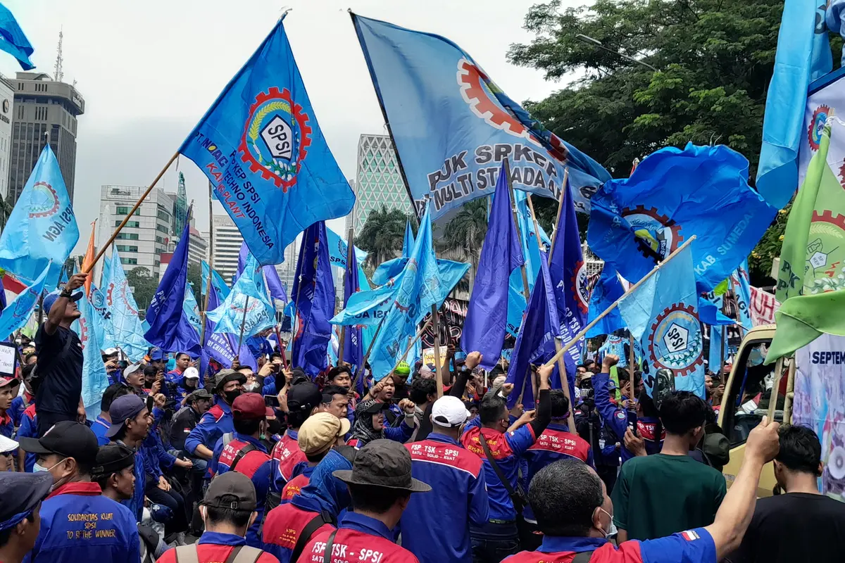 Sejumlah elemen massa mulai berdatangan ke Patung Kuda Arjuna Wiwaha, Jakarta Pusat untuk demo BBM hari ini, Senin (12/9/2022).
