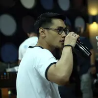 Selain berlatih olah vocal dan penampilan, tak lupa Afgan pun rajin berolahraga  demi stamina daya tahan tubuhnya. Mengingat konser musik yang akan digelarnya berada dalam waktu yang berdekatan. (Nurwahyunan/Bintang.com)