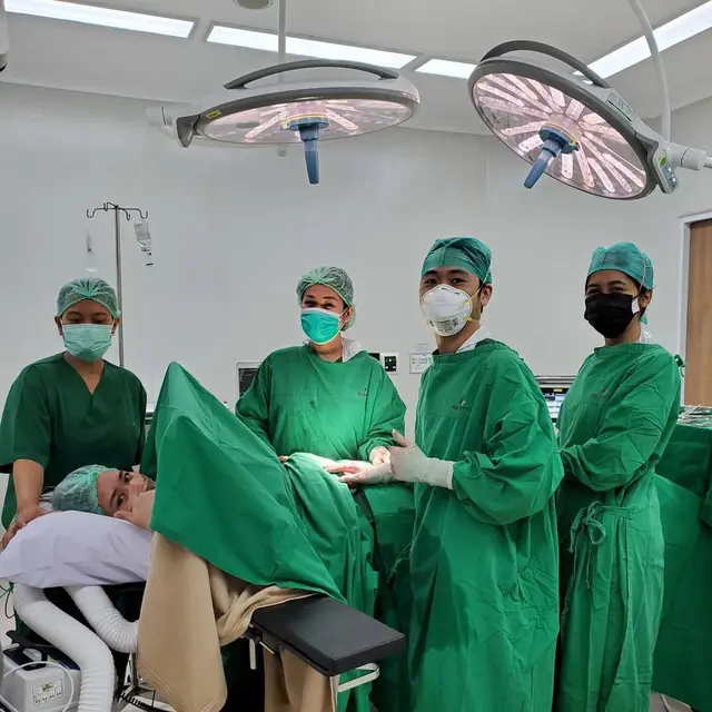 Melahirkan Anak Pertama, Ini 5 Momen Persalinan Bebi Silvana Istri Opick
