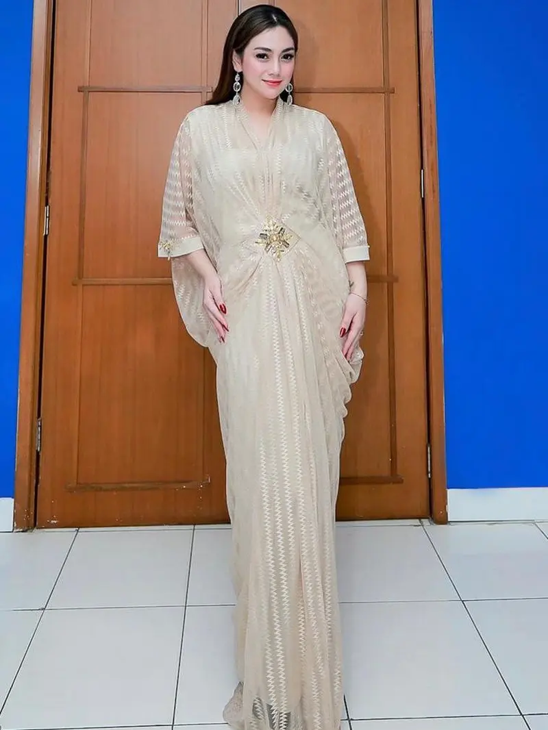 10 Ide Style Kaftan agar Tampilan Terlihat Mewah, dari Raisa Andriana hingga Krisdayanti