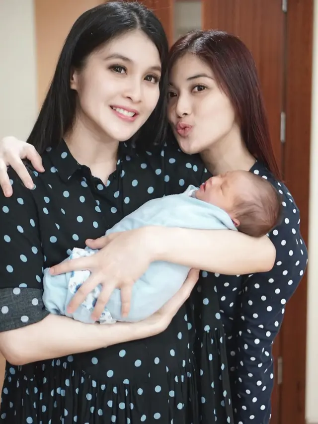 7 Potret Kompak Sandra Dewi dan Adik (sumber: instagram/@kartikadewi20)