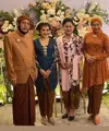 Diketahui, Idayati merupakan ibu tiri dari Sheila Anwar setelah sang ayah menikah kembali dengan adik perempuan Presiden Jokowi tersebut, pada Maret 2022. [@bigsonalandro]