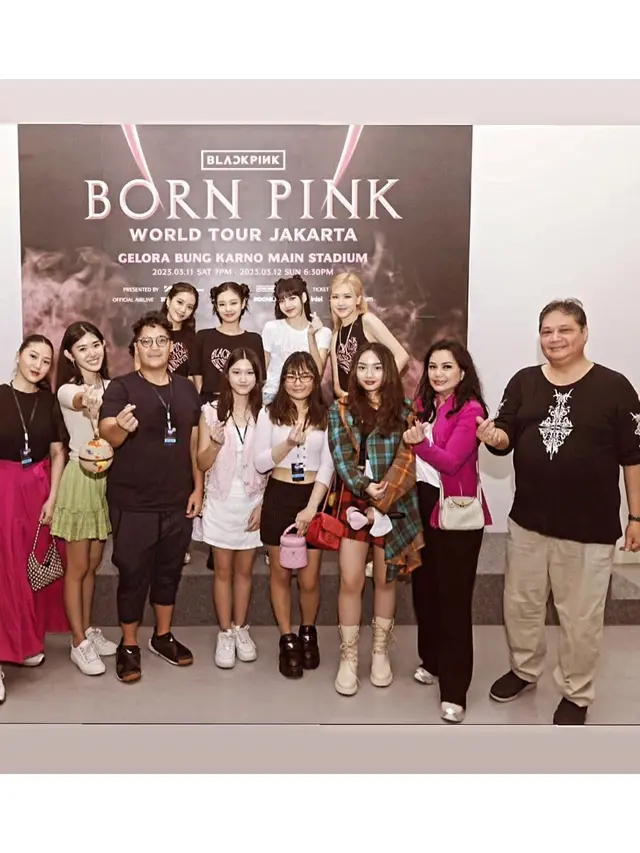 6 Potret Keluarga Airlangga Hartarto Nonton BLACKPINK, Foto Bareng Disorot Netizen