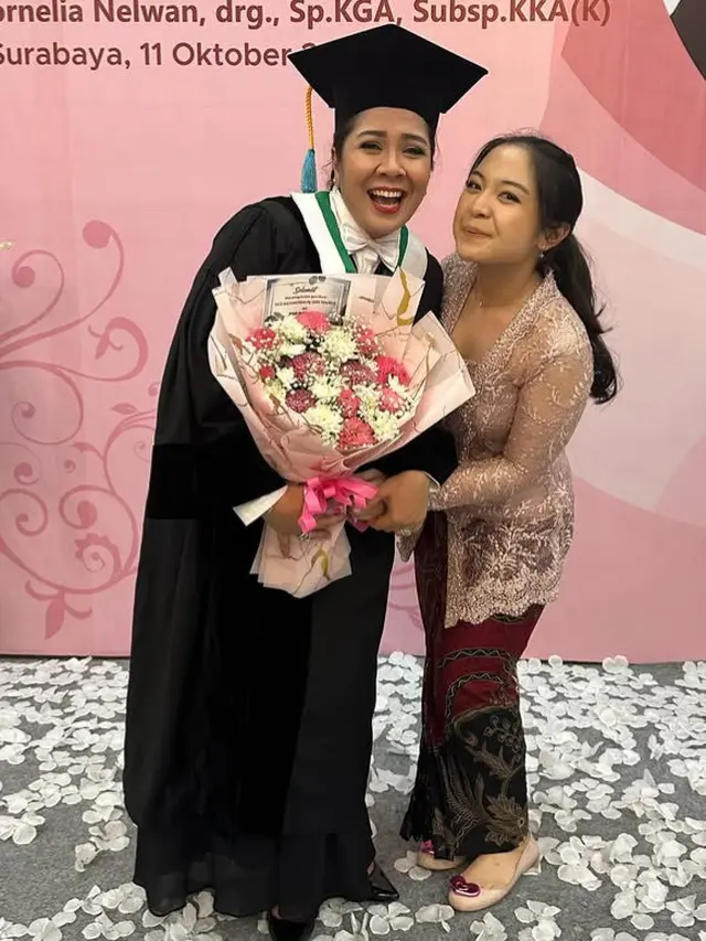 Begini Gaya Bernadya Saat Tidak Mengenakan Pakaian Hitam. [@bernadyaribka]